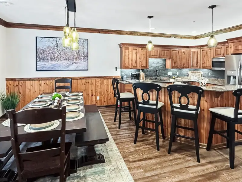 Kitchen dining, Black Bear 32