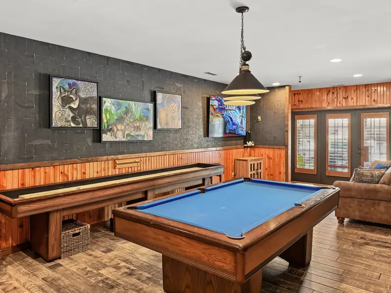 Rec room, Black Bear 32
