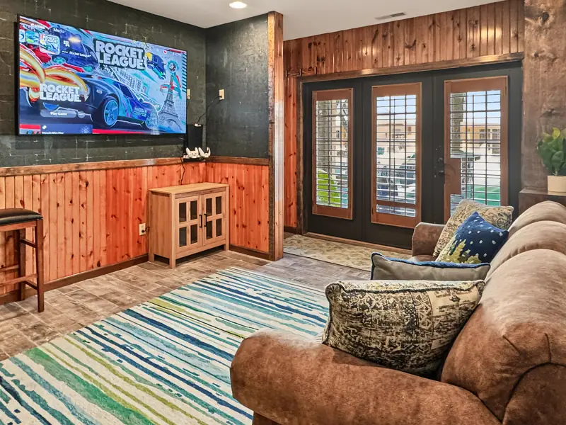Rec room lounge, Black Bear 32