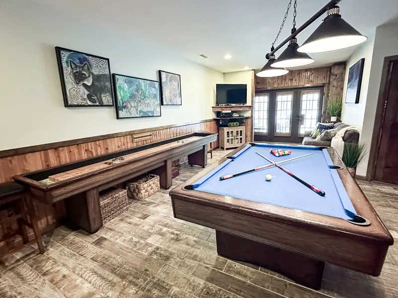 Pool table, Black Bear 32