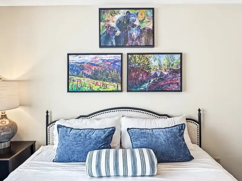 Bedroom 3, Black Bear 32