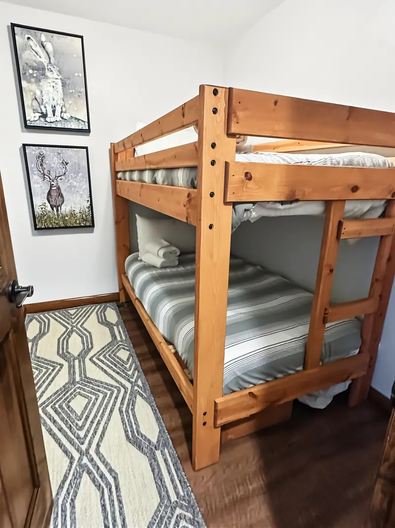 Bunk room 2, Black Bear 32