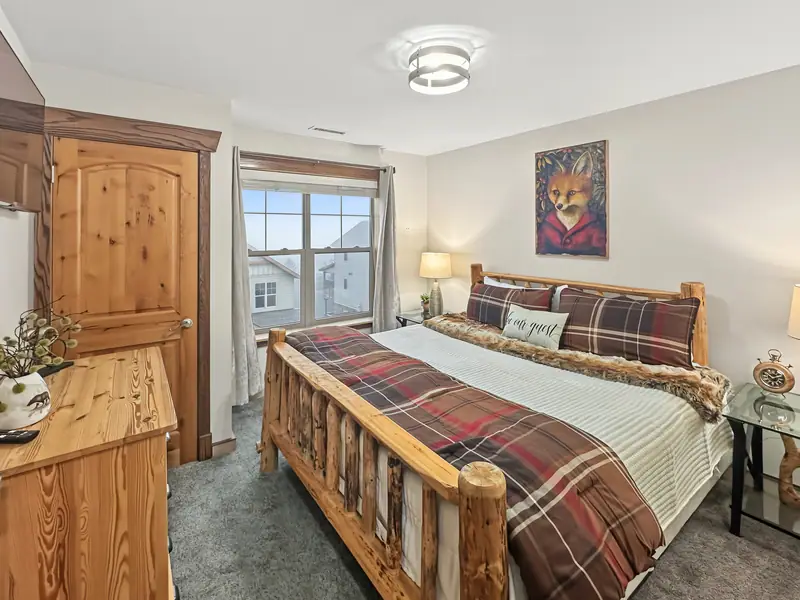 Bedroom 4, Black Bear 33