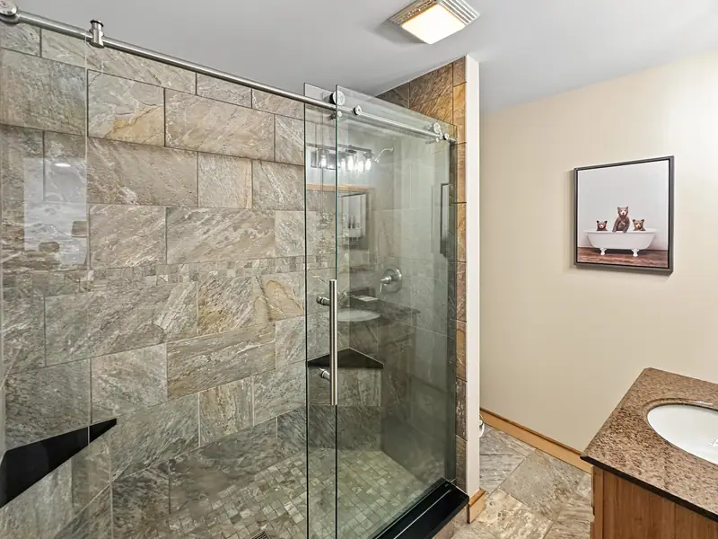 Bathroom 1, Black Bear 33