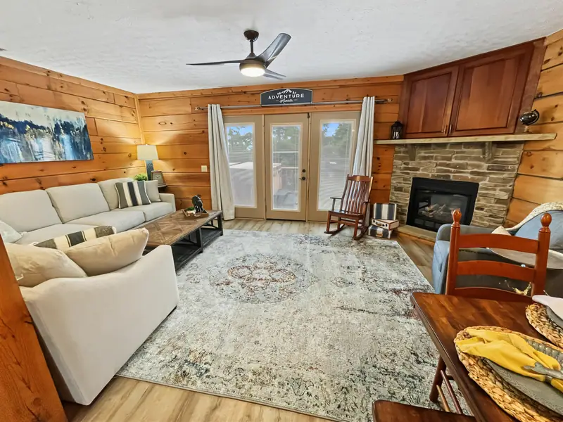 Living room, Loggers Run 12