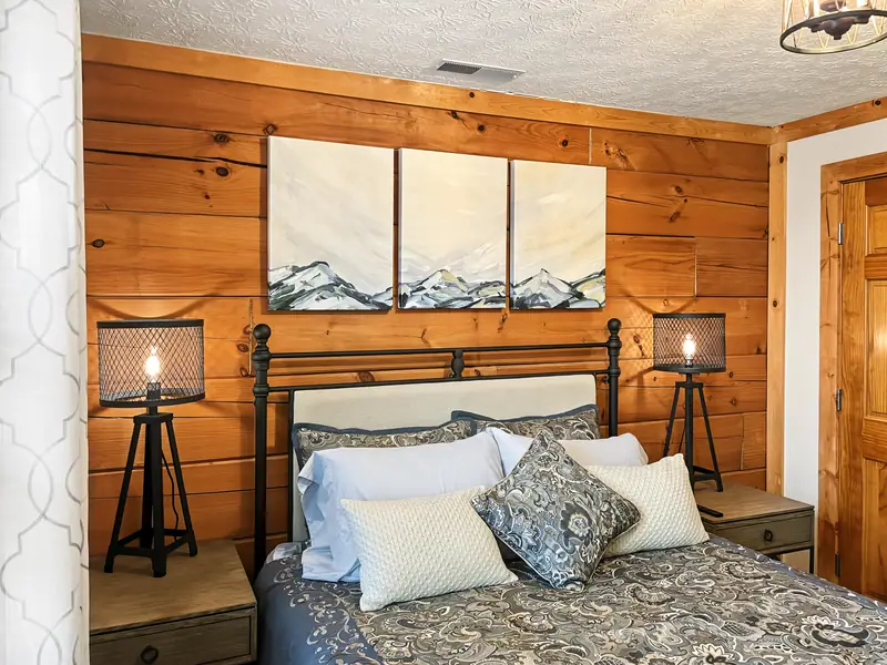 Bedroom 3, Loggers Run 12
