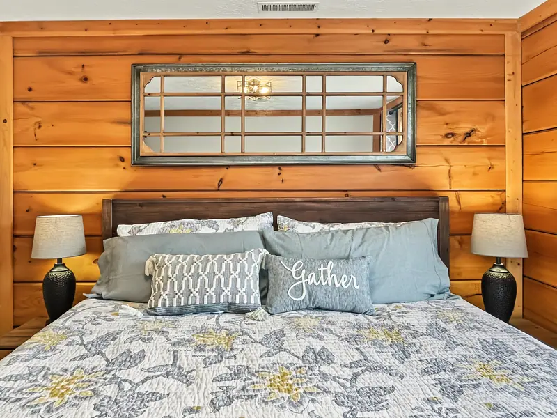Bedroom 4, Loggers Run 12