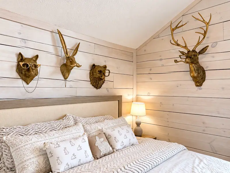 King bed at Loggers Run 16 under brass deer and antler mounts