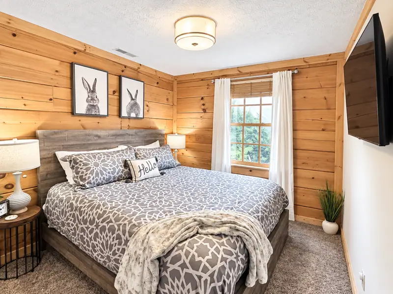King bedroom at Loggers Run 4 with gray patterned bedding and rabbit prints