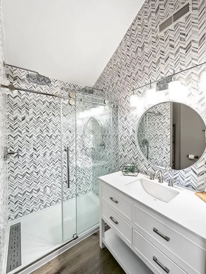 Bathroom 1, Loggers Run 4