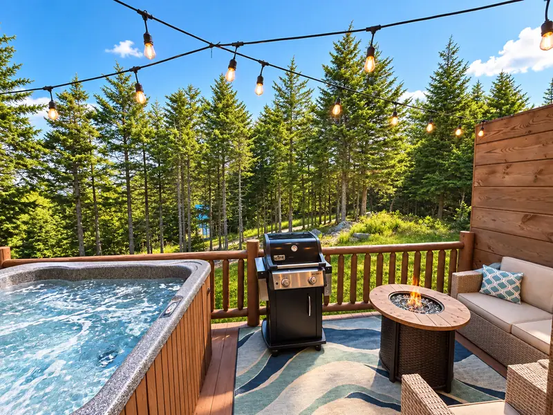 Hot tub, grill and fire table on the Loggers Run 4 deck in summer
