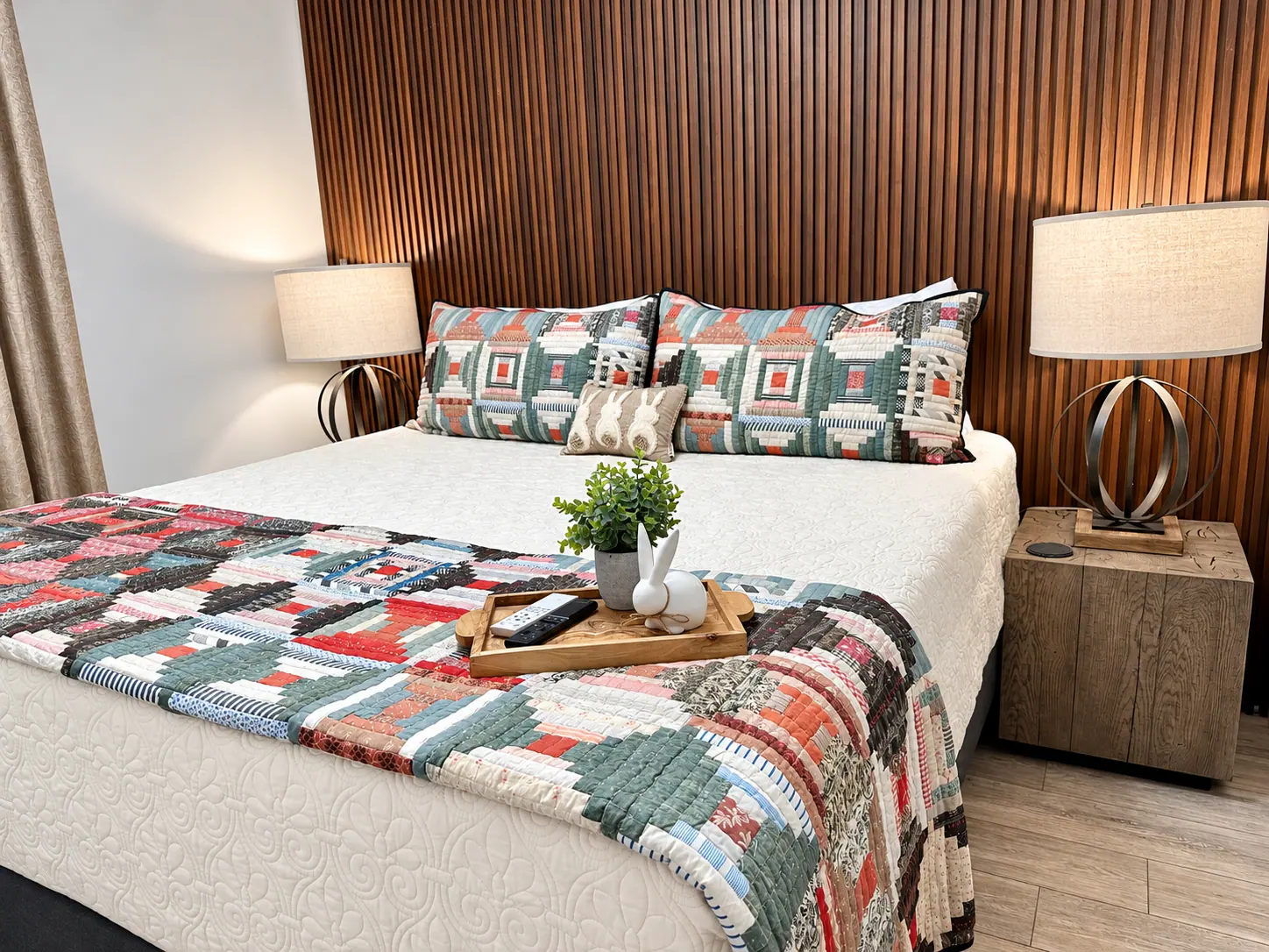 King bedroom at Mountain Lodge 114