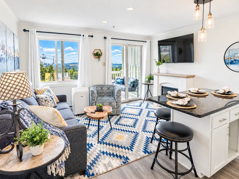 Living and dining area at Mountain Lodge 140 with a blue patterned rug