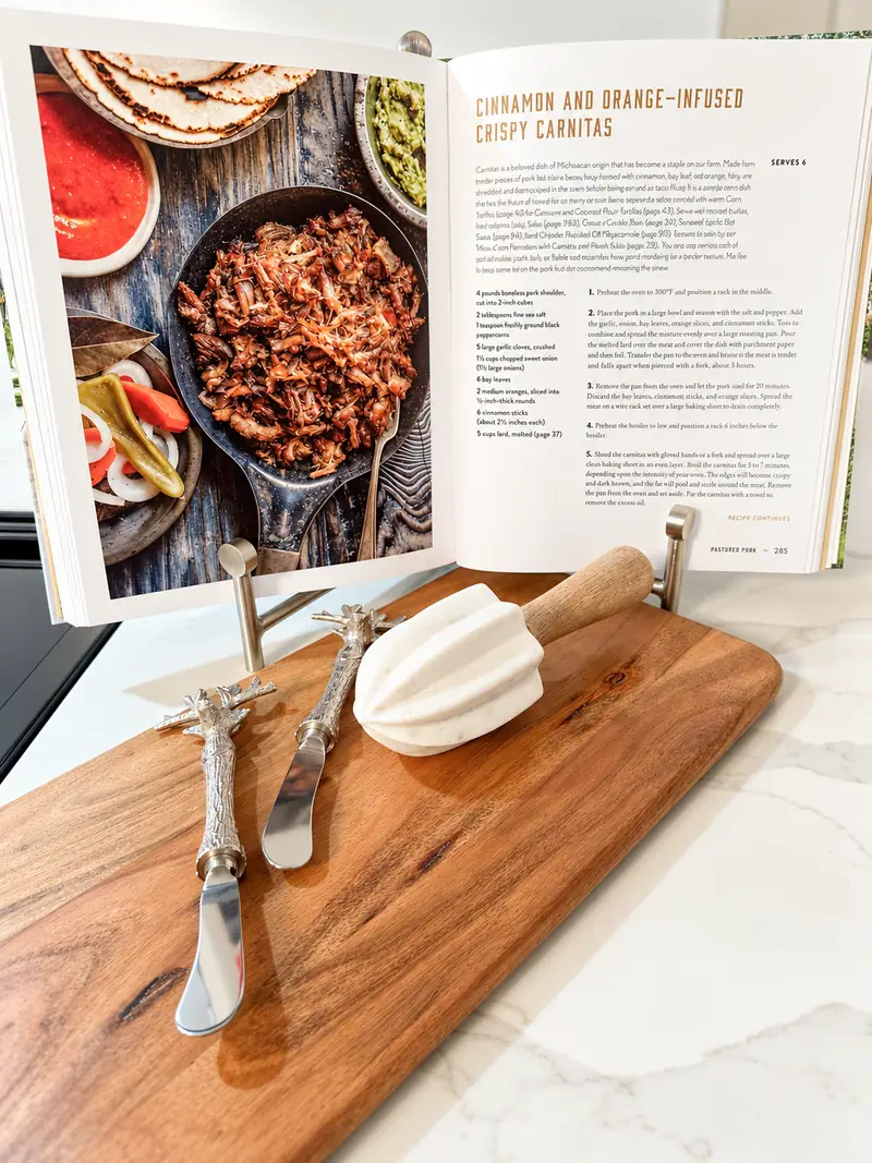 Cookbook and cutting board on the Mountain Lodge 146 counter