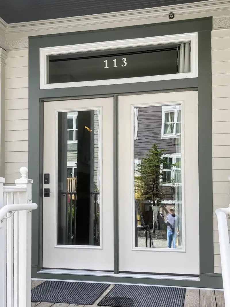 Front doors of Seneca 113 under the unit number sign